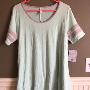 Last chance! Mint LuLaRoe perfect tee